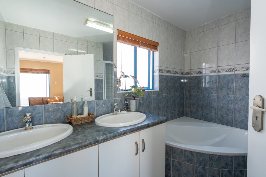 4 Bedroom Property for Sale in Paradise Beach Western Cape